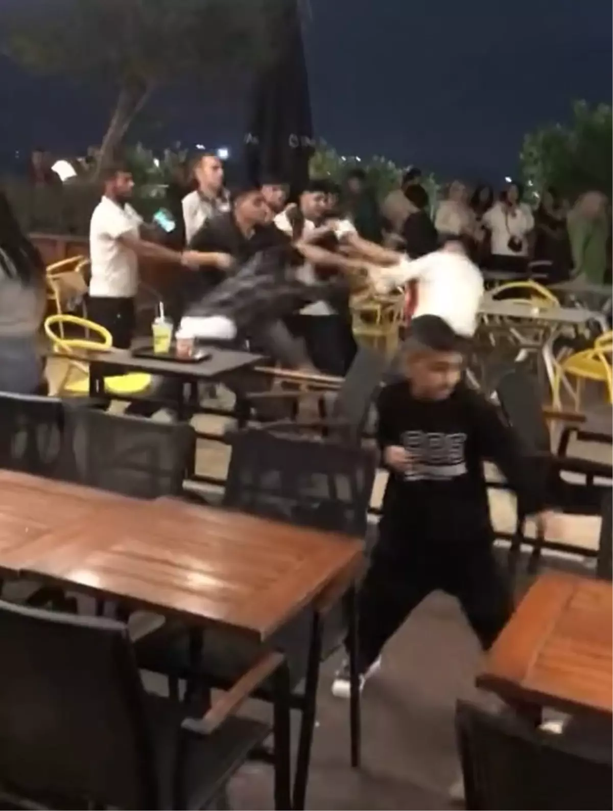 adana avmsinde kavga cikti MSFM9Ryw.jpg