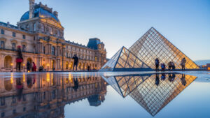fransada soygunun yapildigi louvre muzesindeki bazi mucevherler merkez bankasina tasindi QrylQce3.jpg