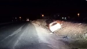 otomobil sarampole yuvarlandi iki yarali 6czgzLBZ.jpg