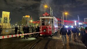taksimde nostaljik tramvayda yangin x7r5PAcV.jpg