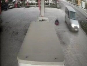 baskilde aracla carpma olayi Q9sAVXbm.jpg