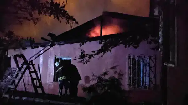 Erzincan’da müstakil evde yangın: 4 kişi kurtarıldı