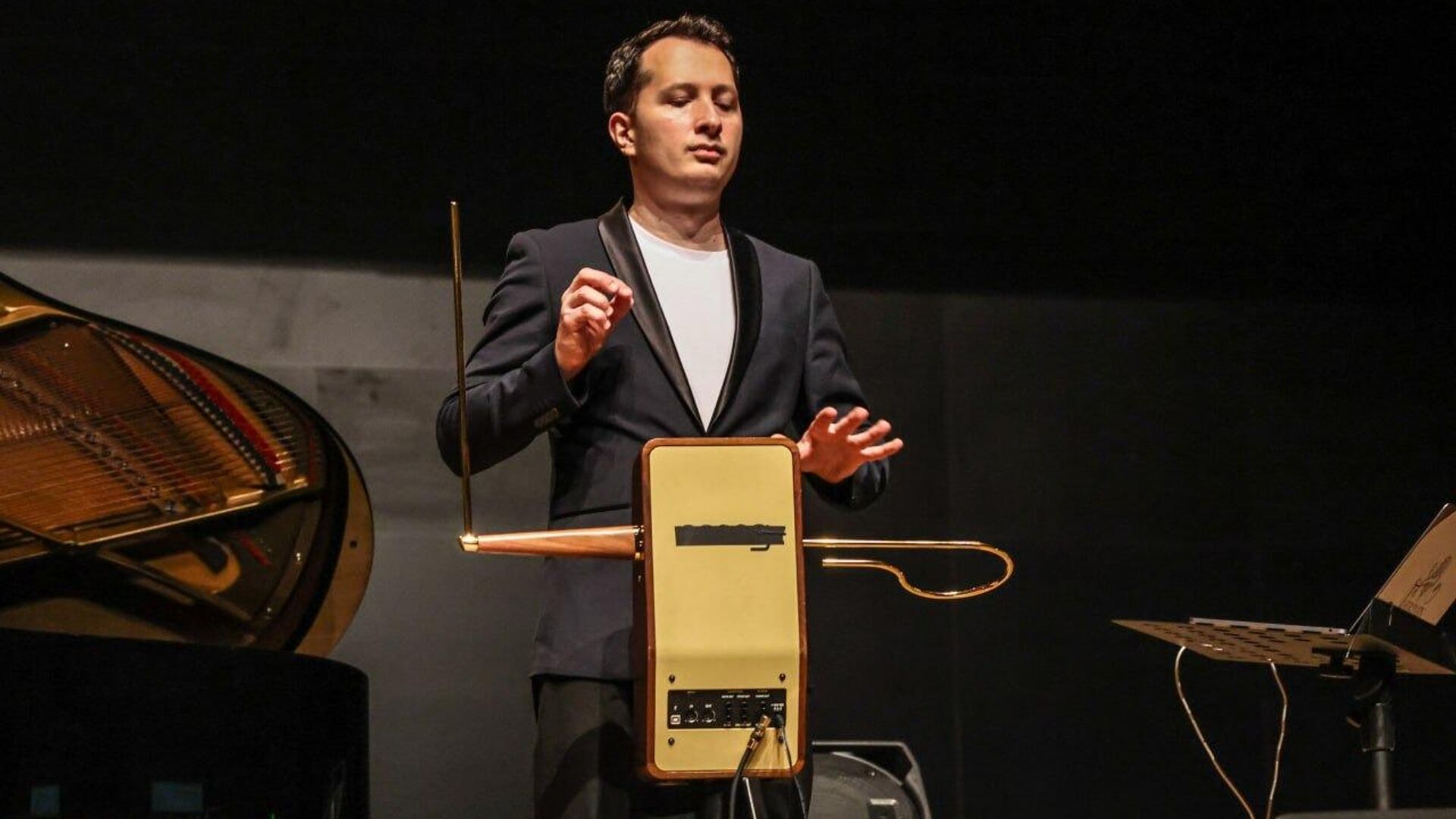 rus fizikci tereminin icat ettigi muzik aleti turkiyede tanitildi NXlXd9eO.jpg