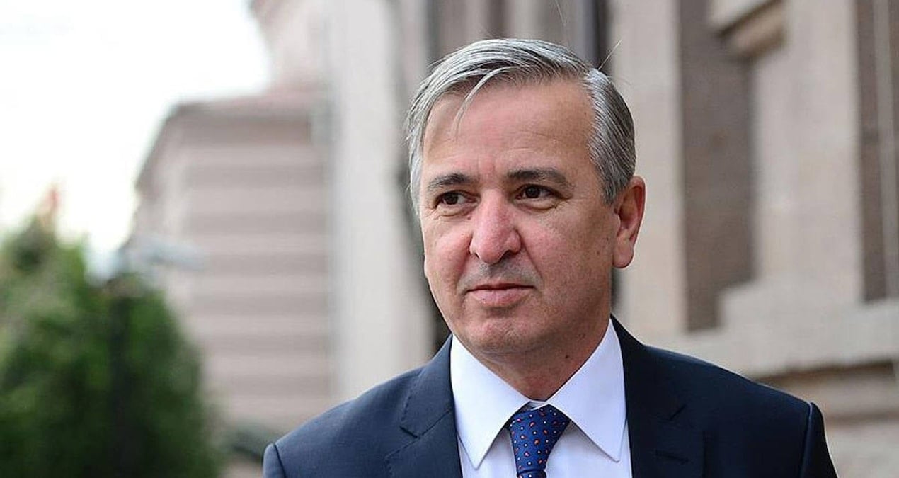 Yeni Şafak dün kaldırdığı Atatürk’ü hedef alan yazıyı bugün yayınladı