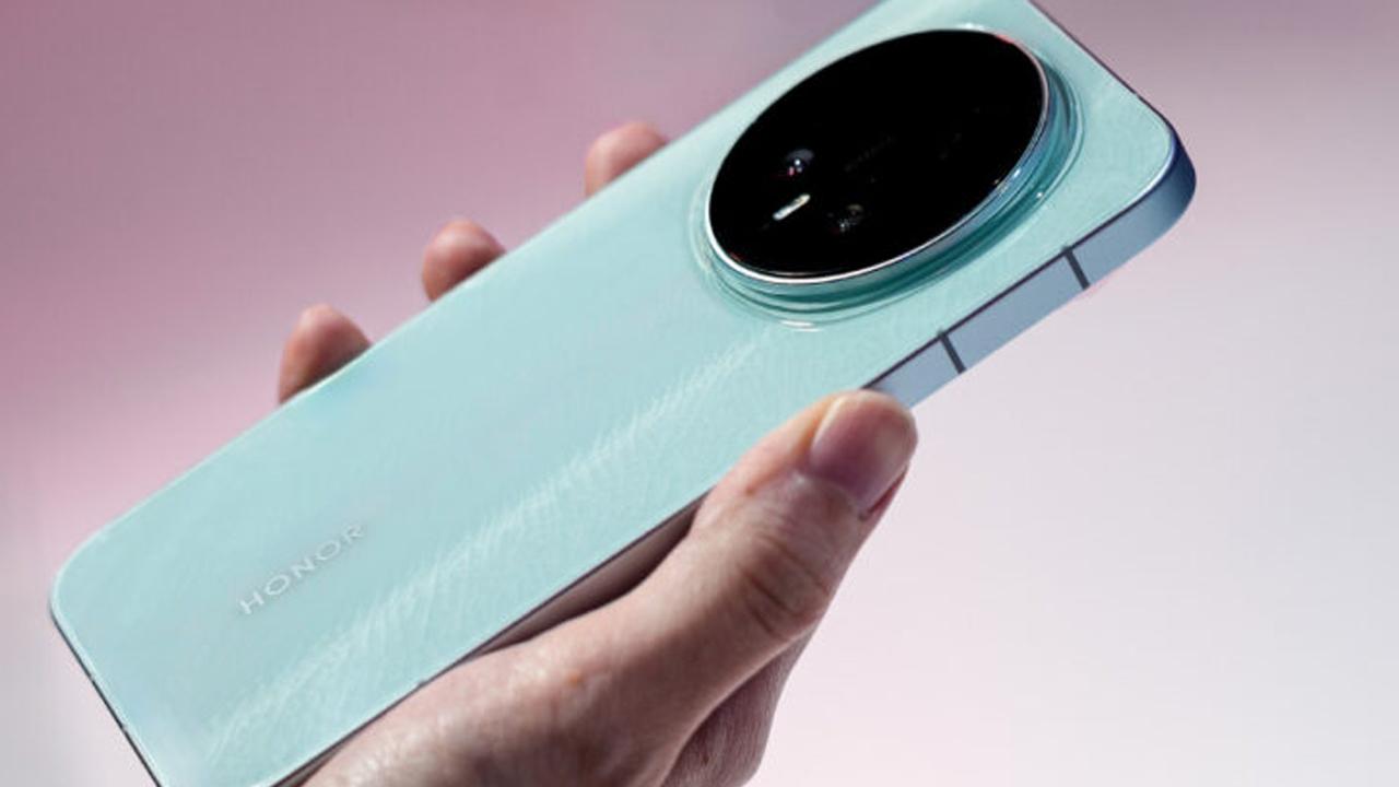 200 MP kameralı telefon Türkiye’ye geliyor! Fiyatı şoke etti