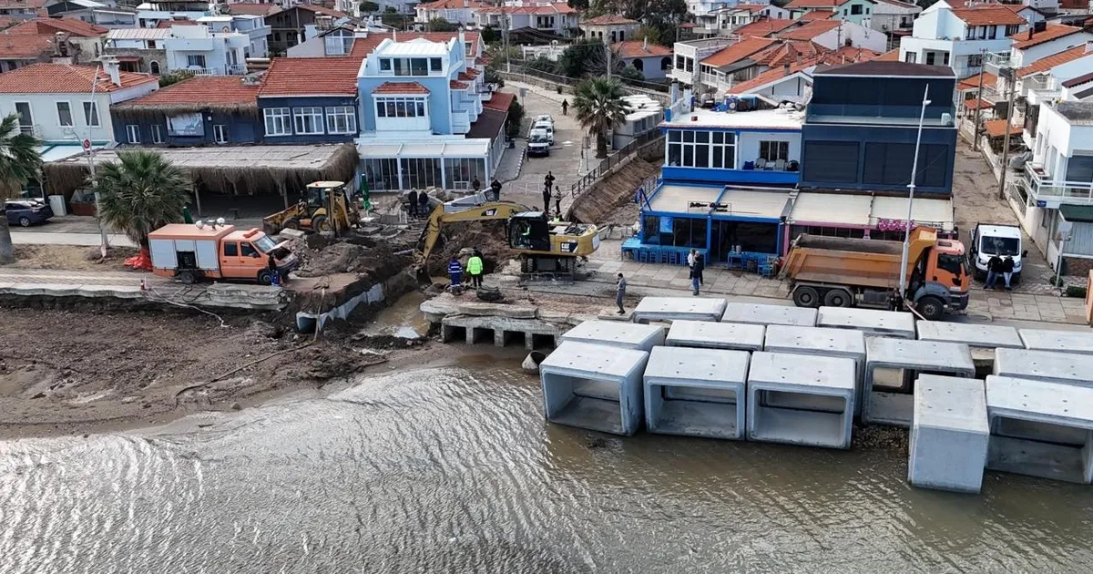 İzmir Yeni Foça’da taşkın kabusu sona erdi