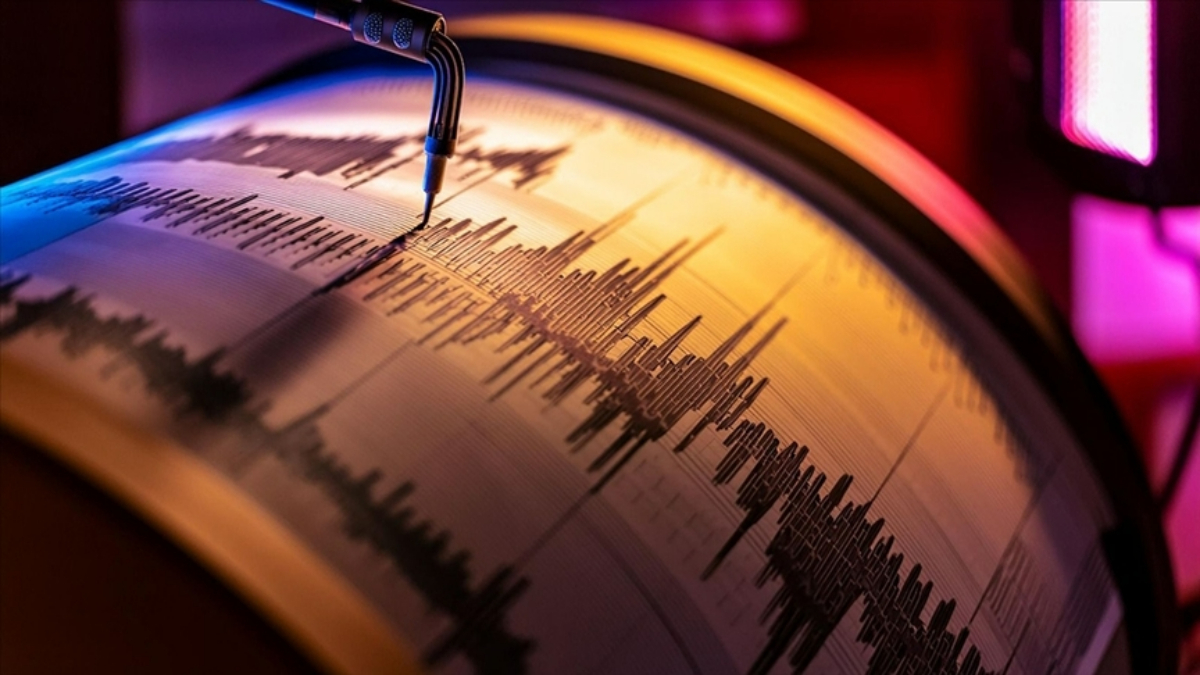 Karadeniz ve Akdeniz’de peş peşe depremler