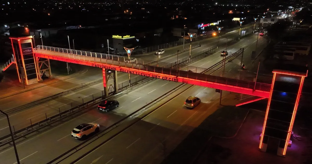 Kocaeli’den kadına şiddete karşı turuncu mesaj