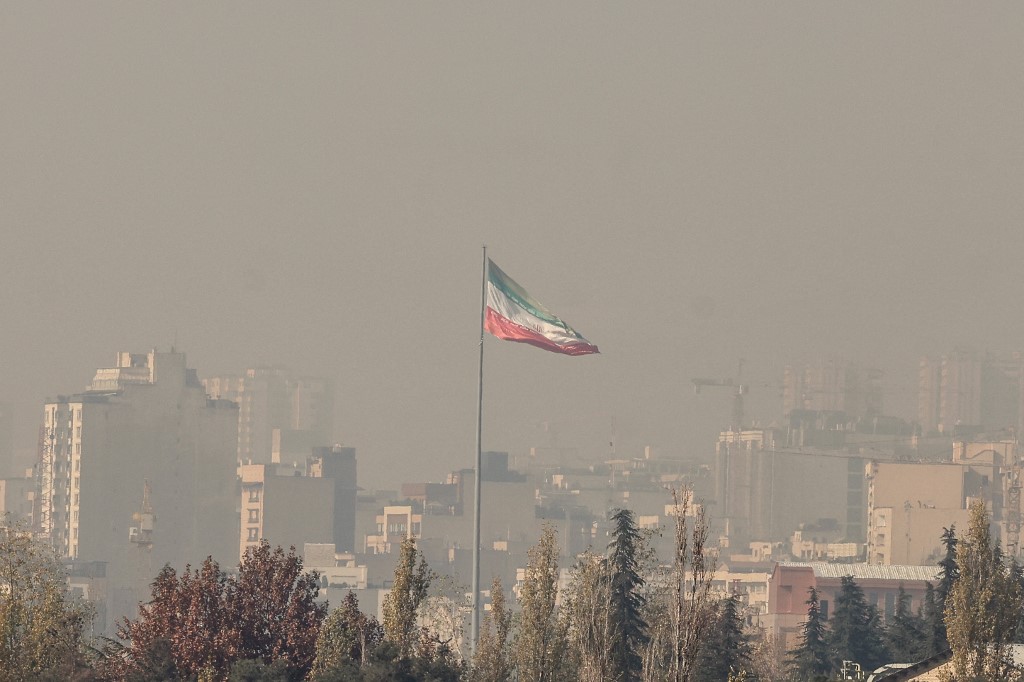 Tahran’da hava kirliliği okulları vurdu