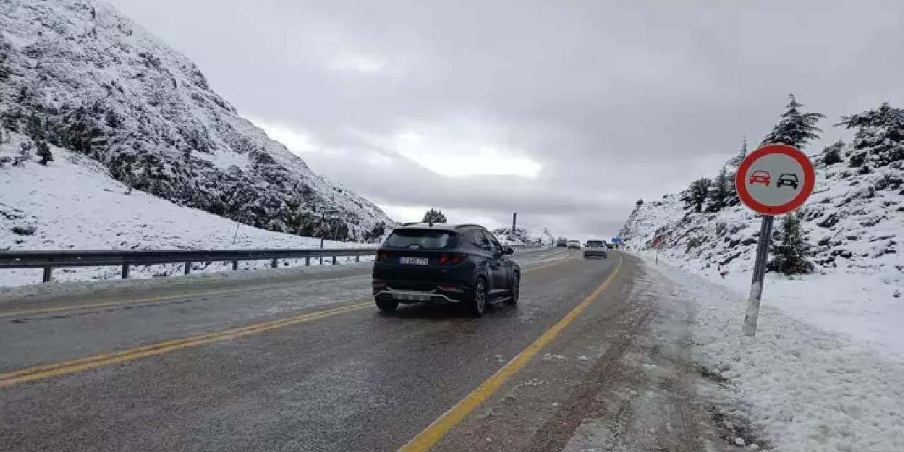 Yılın ilk karı yağdı: Kar topu oynayıp, fotoğraf çekindiler