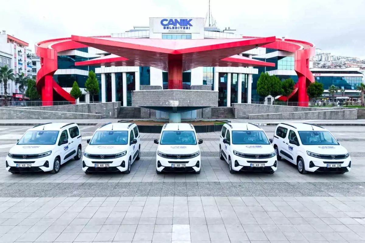 Başkan Sandıkçı: “Araç filomuzun gücüne güç katıyoruz”