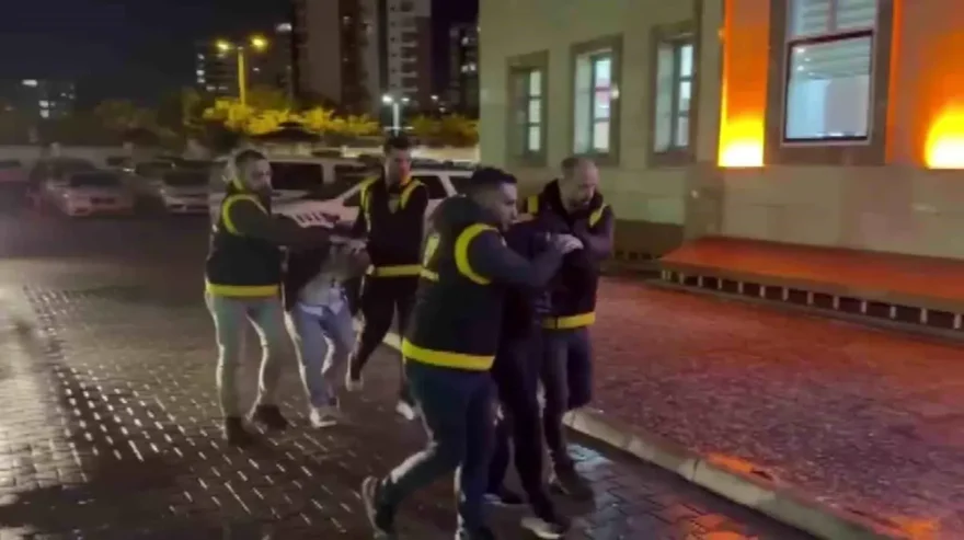 Adana’da Bıçaklı Trafik Olayı: Baba ve Oğul Cezalandırıldı