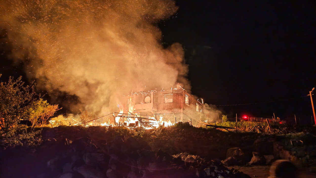 Manisa’da Müstakil Evde Yangın: Bir Kişi Dumandan Etkilendi