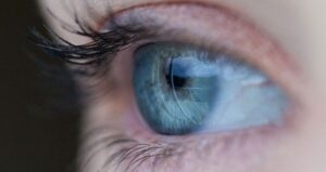 mavi-gozlu-tum-insanlarin-atasi-ayni-arastirmada-turkiye-de-var-EARt1mCU